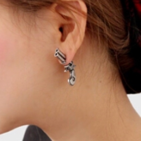 POW GUN EARRINGS - Picture 5 of 6